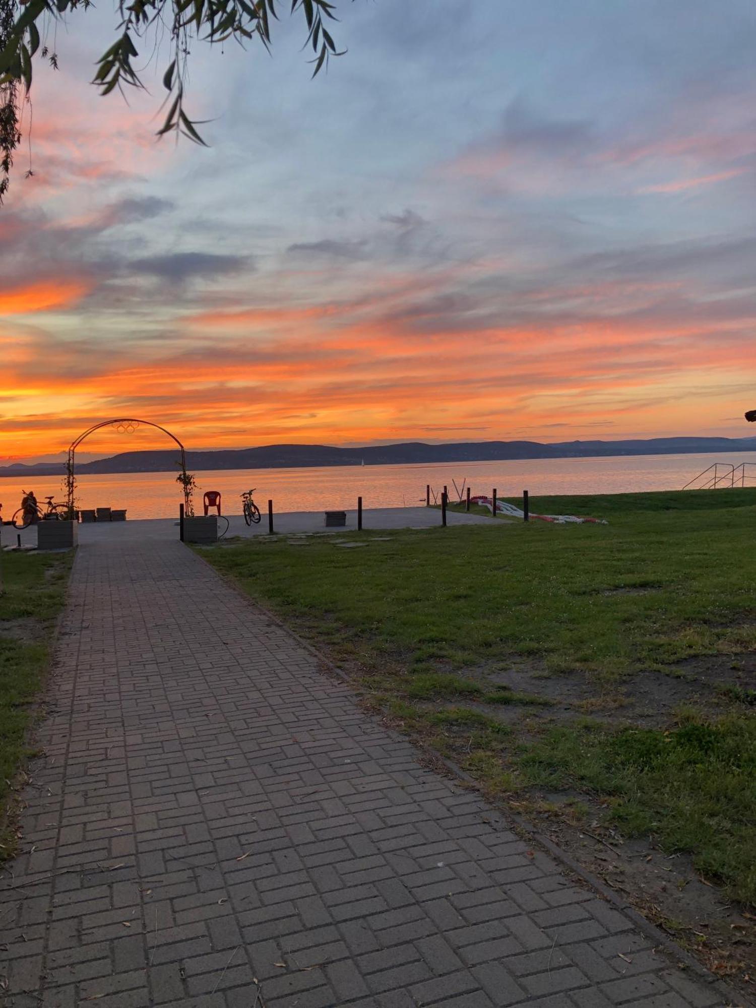Appartamento Luz del Sol Balatonlelle Esterno foto